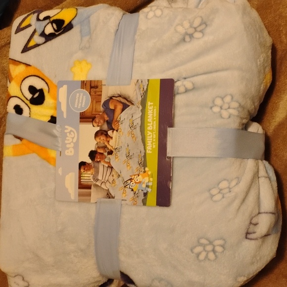 Family size bluey blanket - Picture 2 of 4